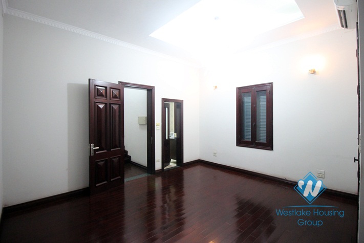 Lakeside house for rent in Trich Sai, Tay Ho, Ha Noi